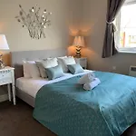 Lord Raglan House Apartments 2Br With Parking