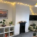 Boutique Top Floor Apartment Central Windsor