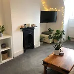 Boutique Top Floor Apartment Central Windsor