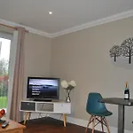 Lord Raglan House Apartments 2Br With Parking