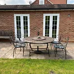 Private Apartment In Windsor