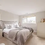 Windsor Charm : Spacious 3-Bed, Parking & Garden