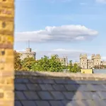 Stay In Style With Castle Views, Prime Spot Windsor