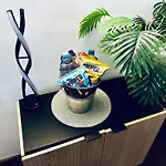 Vibrant House Stay In Windsor Free Parking