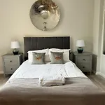 Studios 4&5 - Dedworth Road, Windsor
