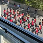 Watch Changing Of The Guard And Walk To The Castle! 2 Bedroom Apartment