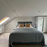 Luxury Family Home In Central Windsor With Large Garden, Games Room, Office, Parking & Pet-Friendly