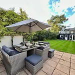 Luxury Family Home In Central Windsor With Large Garden, Games Room, Office, Parking & Pet-Friendly