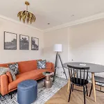 Super Cool Flats In Windsor With Parking And Ev