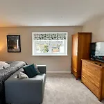 Russell Street- Studio Apartment