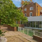 Riverside Gem, 2 Homes, Heated Pool, Hot Tub & Sauna