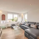 2Bed, 2Bath Penthouse Near Windsor & Long Walk
