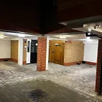Central Windsor, Kingsize One Bedroom, Lounge, Terrace & Private Parking