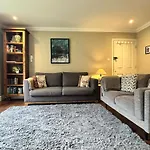 Lord Raglan House One Bedroom With Parking