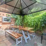 Royal Windsor Castle Cottage With Alfresco Dining And Parking Sl4 2 Bed 1 Bath Characterful