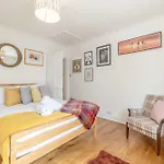 Royal Windsor Castle Cottage With Alfresco Dining And Parking Sl4 2 Bed 1 Bath Characterful