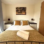 Spacious 2-Bedroom Apartment With Parking In Windsor