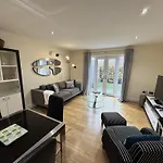 Spacious 2-Bedroom Apartment With Parking In Windsor