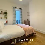 Charming Living By Lawsons With Parking
