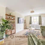 Cosy 3 Bed Cottage In Windsor, Perfect For Small Families & Couples, Sleeps 5!