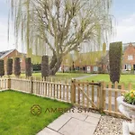 Cosy 3 Bed Cottage In Windsor, Perfect For Small Families & Couples, Sleeps 5!