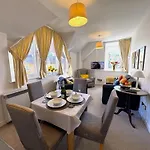 The Courtyard 2 Bedroom Apartments In Central Windsor With Parking