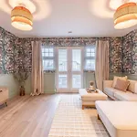 Escape In Style To Windsor With Free Parking