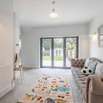 Spacious 5Br Home, Parking, Walk To Windsor
