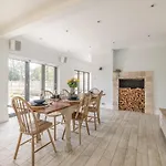 Spacious 5Br Home, Parking, Walk To Windsor