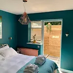 Modern With Parking Near Windsor Castle & Legoland