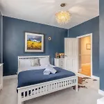 Charming 2 Bed,2 Bath Flat By The Long Walk