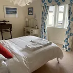 Top Floor En-Suite Double Bedrooms With Great View Of Windsor Castle & Free Parking