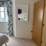 Top Floor En-Suite Double Bedrooms With Great View Of Windsor Castle & Free Parking
