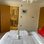 Top Floor En-Suite Double Bedrooms With Great View Of Windsor Castle & Free Parking