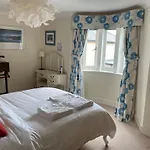 Top Floor En-Suite Double Bedrooms With Great View Of Windsor Castle & Free Parking