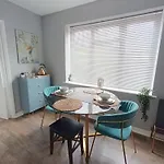 Modern With Parking Near Windsor Castle & Legoland