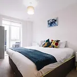 2Bed 2Bath Near Windsor
