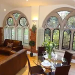 Lay Your Hat Serviced Apartments - Convent Court