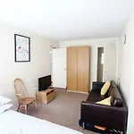 Convenient 4 Sleeper Apt Very Central Parking