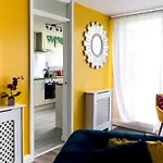 Pass The Keys Chic Apartment With Free Parking, 500M From Castle
