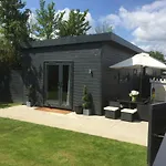 Willow Court Farm Studio West & Petting Farm, 8 Mins To Legoland & Windsor, 15 Mins To Lapland Uk