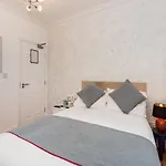 OYO Vale Lodge