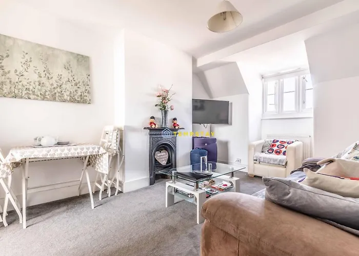 High St & Castle On Your Doorstep - A Hidden Gem!