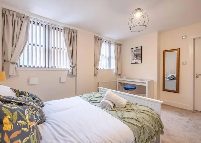 Hidden Gem With Windsor Castle Views & Parking