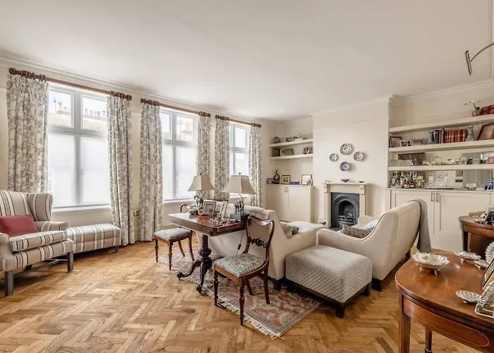 Stylish 2 Bed/2 Bath Flat In The Heart Of Windsor