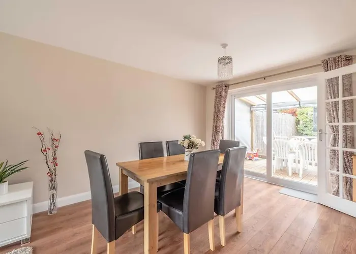 3-Bed Family Home With Parking & Large Garden