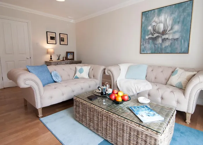 Lord Raglan House Apartments 2Br With Parking