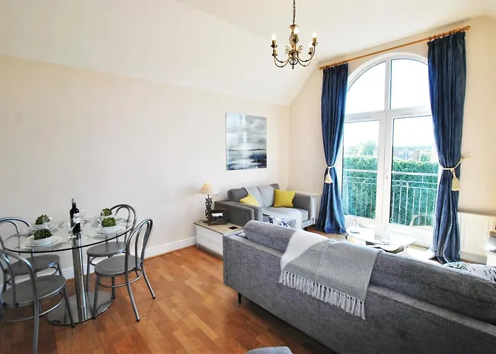 9 Lord Raglan House Windsor 2Br