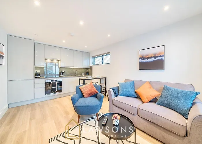 Chic Living By Lawsons