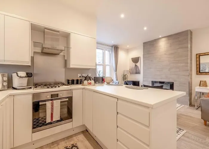 Central Windsor 1 Bedroom Gem,Shared Garden